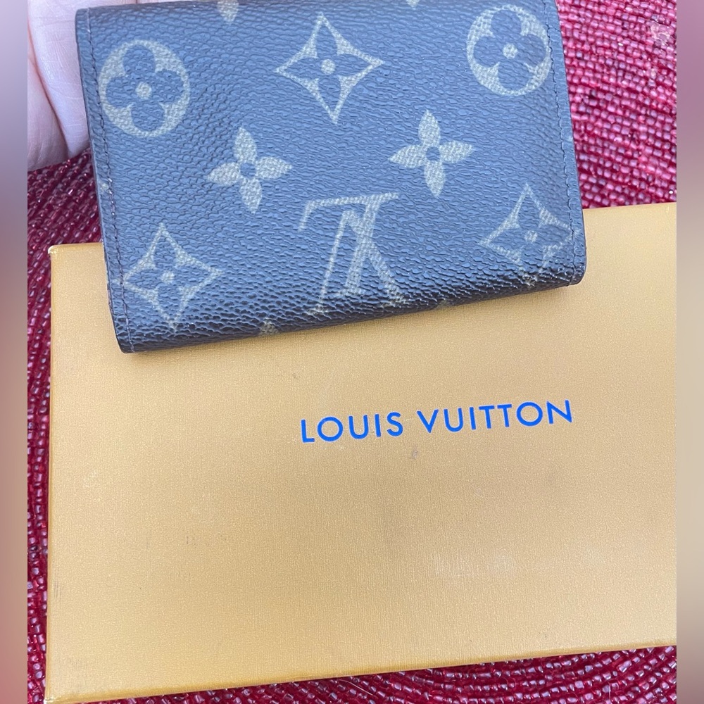 Louis Vuitton 4 Key/ card Holder. Preowned. Excellent condition with a box . - Picture 6 of 6